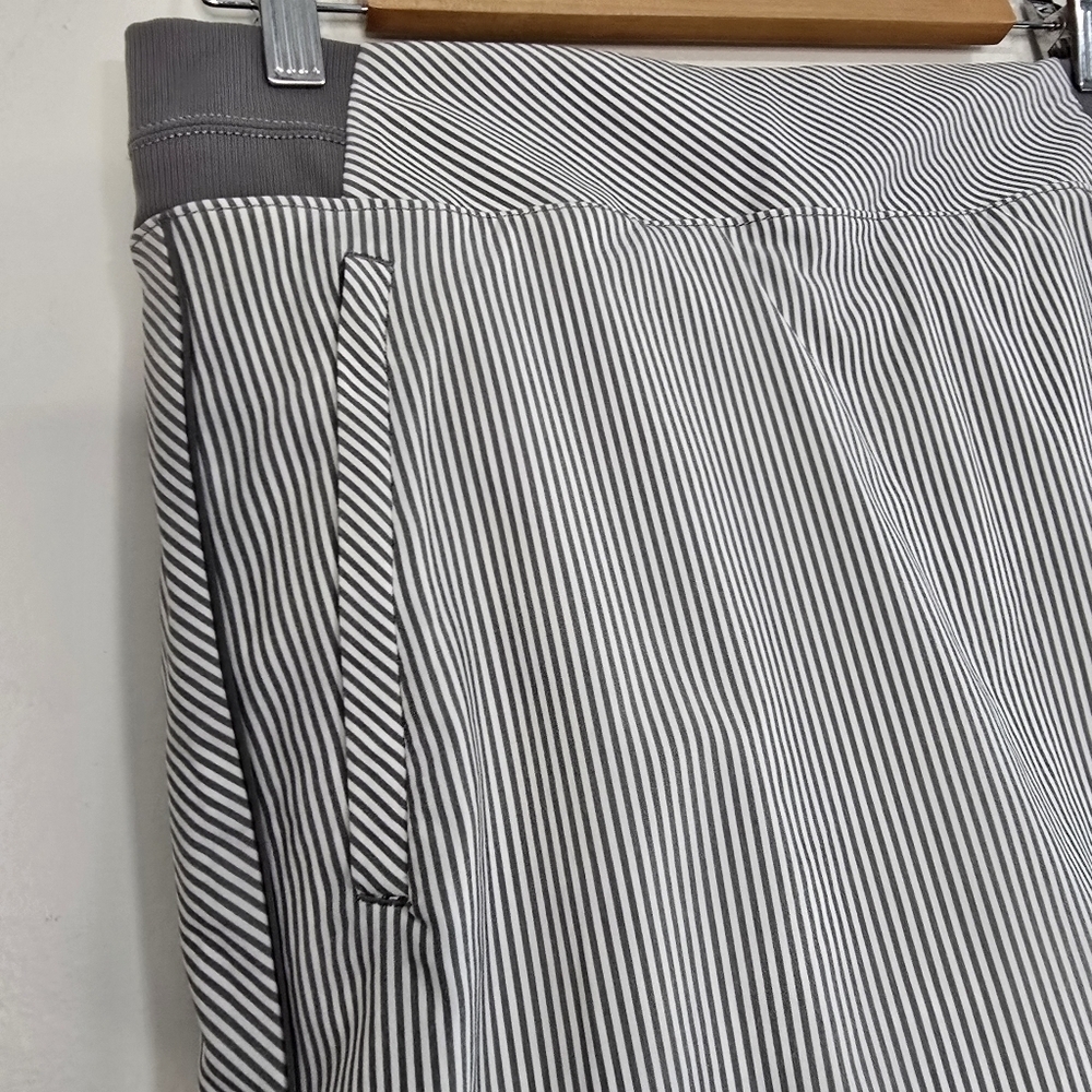 Athleta Brooklyn Mid rise skort in white Grey stripes Athleasure Summer Sport - Picture 5 of 11